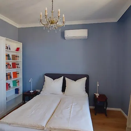 Castle View Apartment *